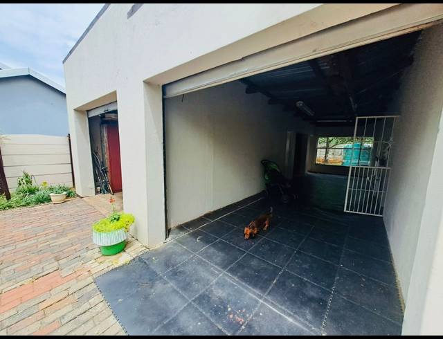 3 BEDROOM HOUSE FOR SALE IN ROTHDENE
